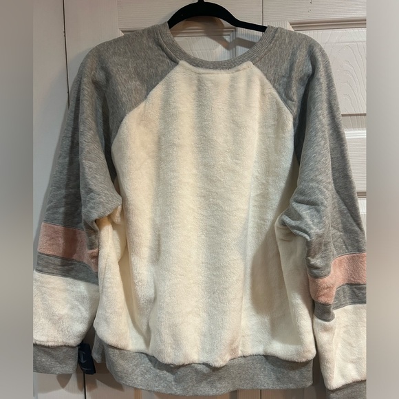 NWT Champion women’s fuzzy sweatshirt X-Large - Picture 4 of 4